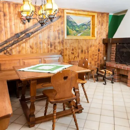 Semesterbostad Ferienhaus Chalet Waldplatzl